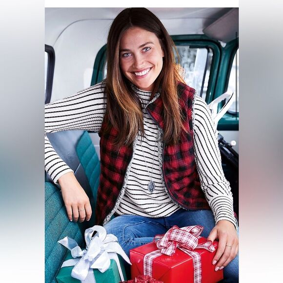 Maurice’s red black reversible plaid grey sherpa vest size small - Picture 1 of 7